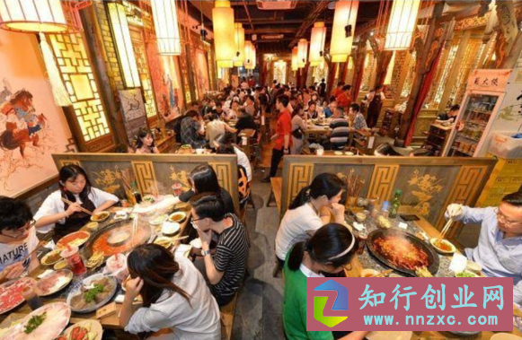 农村小伙开火锅店，利用一份牛肉，月盈利50万，背后有高人指点。-低成本创业项目大全｜短视频带货+AI副业变现｜知行创业网