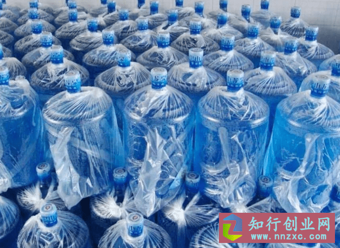 水厂桶装水卖不出去，老板一招买桶装水送汽车，库存迅速清空。-低成本创业项目大全｜短视频带货+AI副业变现｜知行创业网