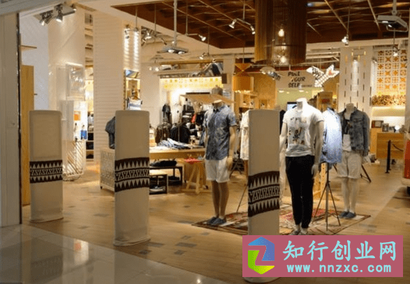一个生意平淡的男装店用一招不到一个月就火爆起来了，你也能用。-低成本创业项目大全｜短视频带货+AI副业变现｜知行创业网