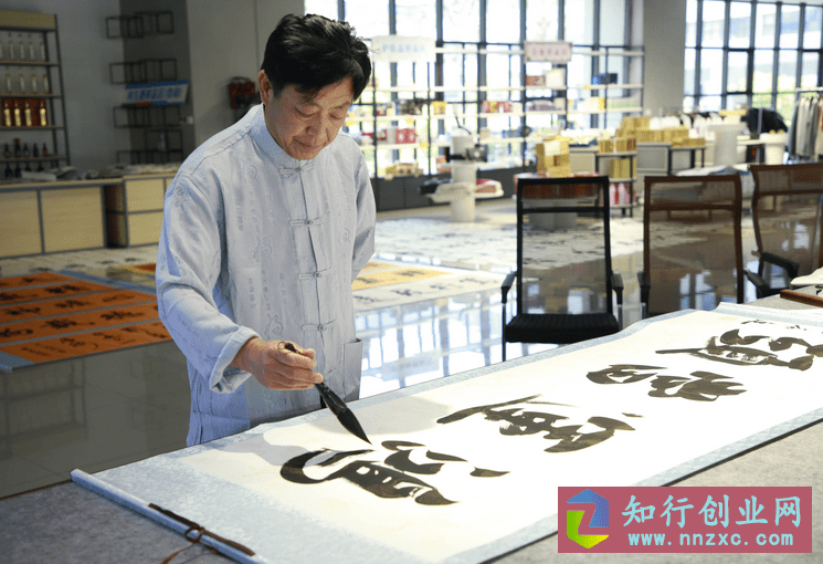 字画免费送，不但解决了库存问题，还将8000万的字画买到了8个亿。-低成本创业项目大全｜短视频带货+AI副业变现｜知行创业网