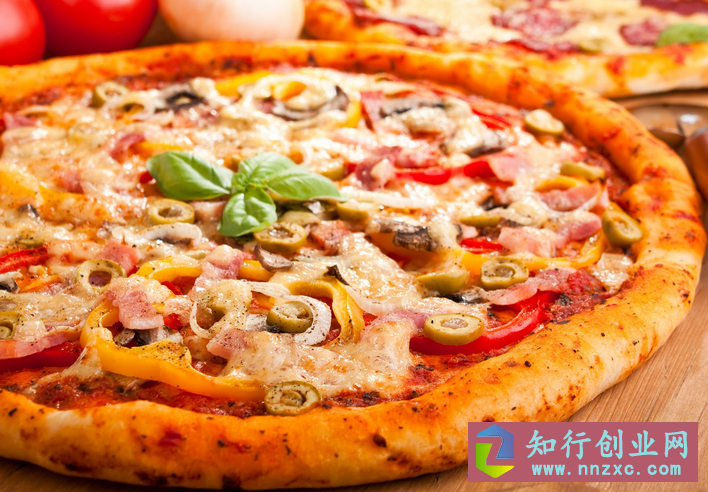 50平米披萨店，用1元1杯果汁的方法，业绩翻10倍，思路创造奇迹-低成本创业项目大全｜短视频带货+AI副业变现｜知行创业网