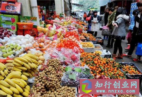 大妈开店卖水果，利用一把称垄断周边小市场，一年收入70万。-低成本创业项目大全｜短视频带货+AI副业变现｜知行创业网