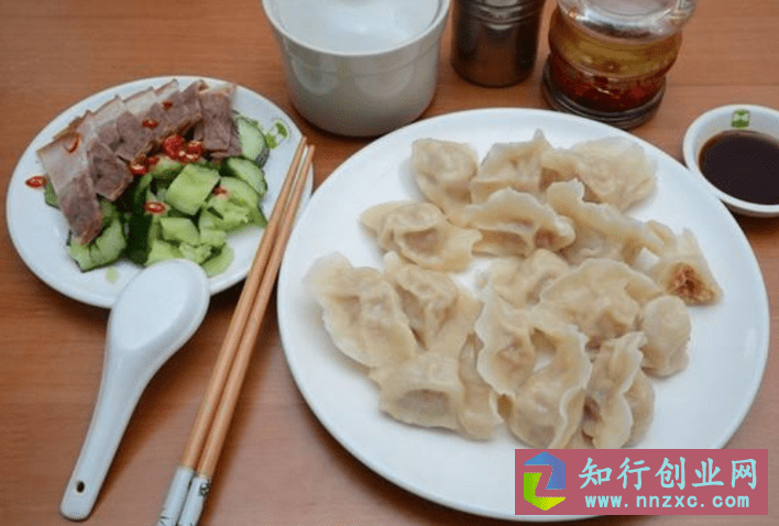 饺子馆吃饺子不收钱，一个月赚了30万，教你玩转免费模式轻松赚钱。-低成本创业项目大全｜短视频带货+AI副业变现｜知行创业网