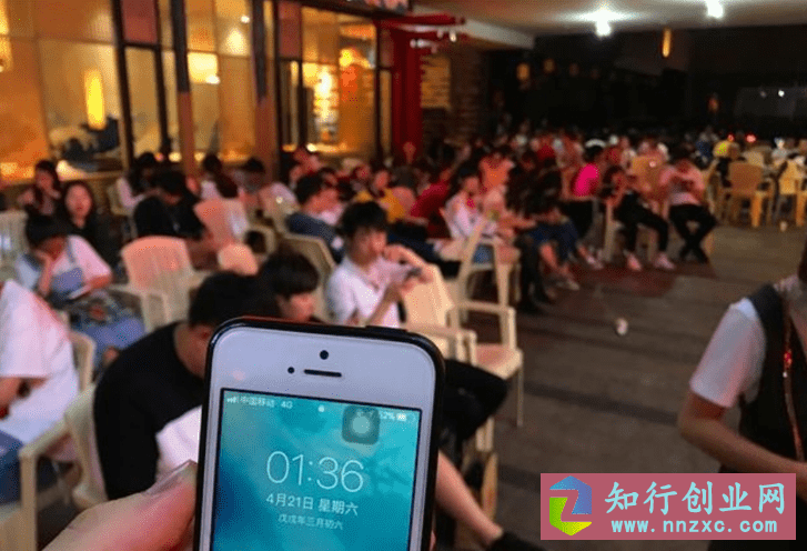 店内爆满