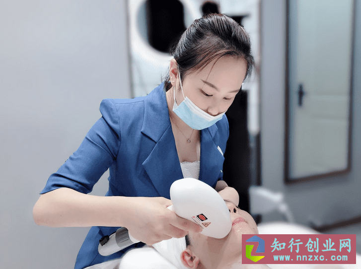 美容院活动方案，如何通过免费模式，一个月收入30万简单易学。-低成本创业项目大全｜短视频带货+AI副业变现｜知行创业网