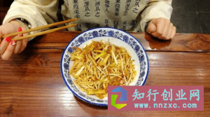40岁大妈开小面馆，靠一张吃货卡，打天下，年入60万，值得借鉴。-知行创业网