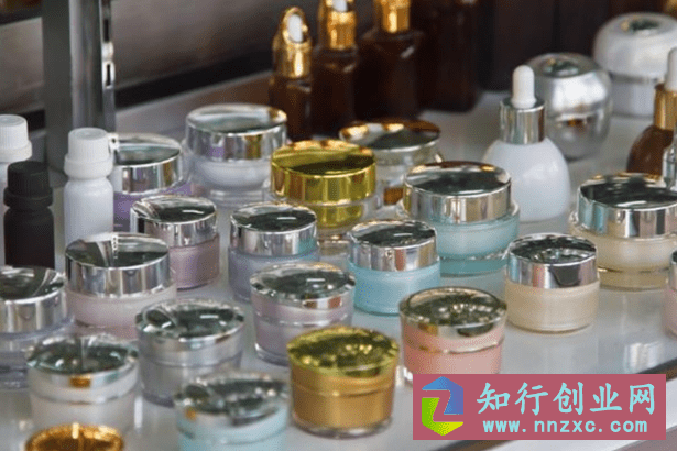 小县城化妆品店居然1年卖1000万，并且垄断当地市场，绝对震撼。-知行创业网