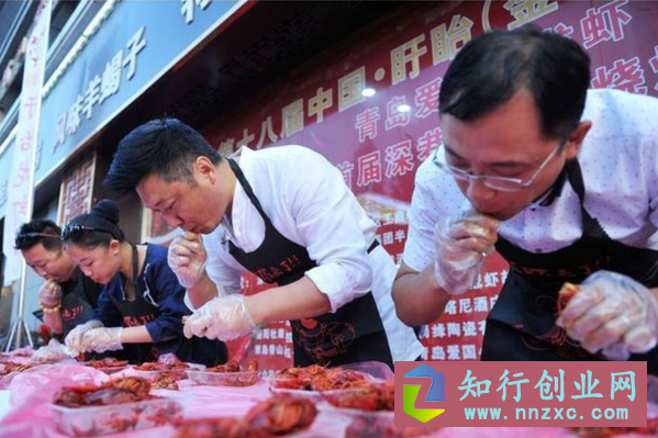 重庆大叔开烧烤店，小龙虾和羊肉串只卖1元，老板7天收回70万。-知行创业网
